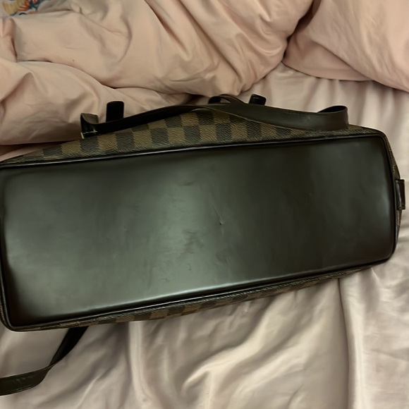 Authentic LV purse large. Good condition. Serial number is SO898. - Picture 11 of 17